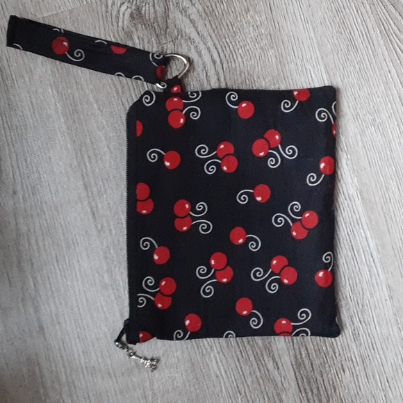 🍒 Cherry Print Wristlet Clutch w/Eiffel Tower charm - Picture 5 of 5